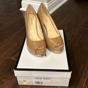 Nine West Chantillyo Peep toe heels size 6.5